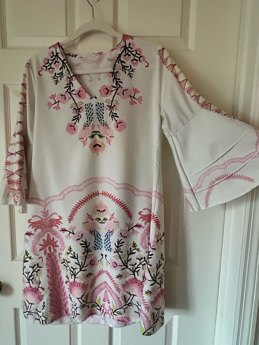 White Floral Embroidered V Neck Boho Tunic - Size Medium - Picture 3 of 12